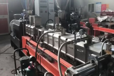 Chine Carbone à haute production Masterbatch de la machine pp de pelletisation de PVC faisant des granules de couleur usine