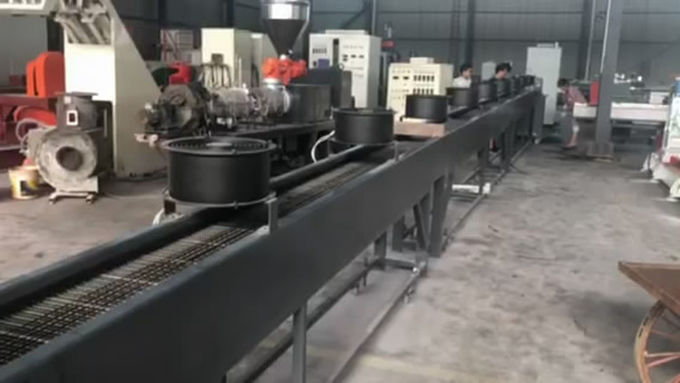 Granule en plastique de noir de carbone de pp faisant à machine la boudineuse à vis jumelle 300 kg/h heures